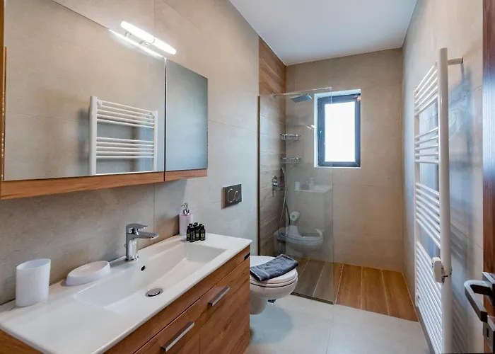 Flower Veranda 1st Floor App *