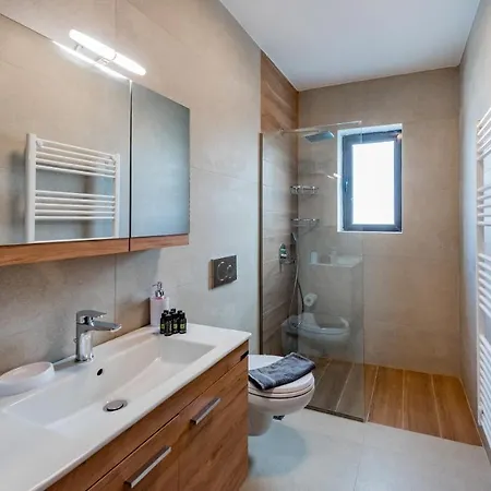 Flower Veranda 1st Floor App *